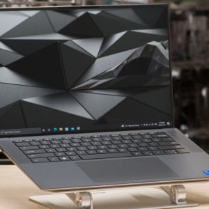 Alternative view of Dell Precision 5560